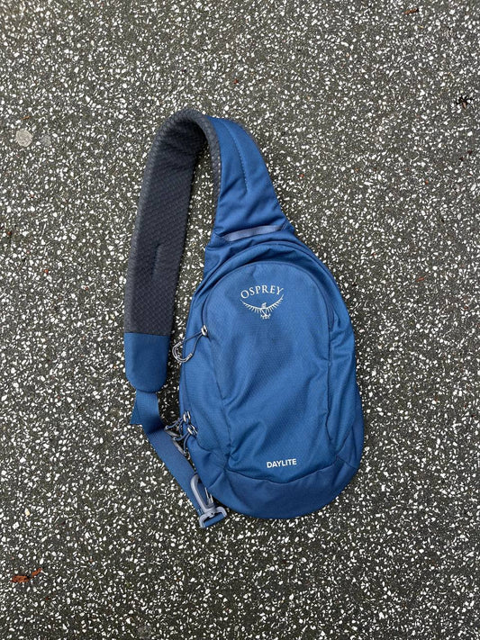 Sling bag osprey daylite i blå