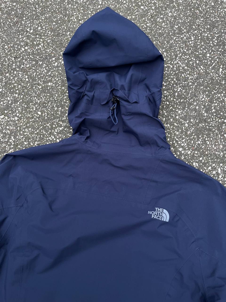 Regnjakke fra The North Face med Gore-tex membran i mørkeblå / Marina blå farve S dame