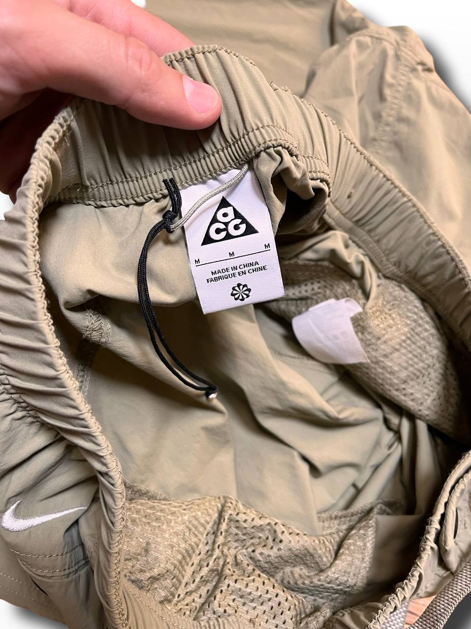 Nike ACG bukser shorts med bælte i beige i M medium mænd