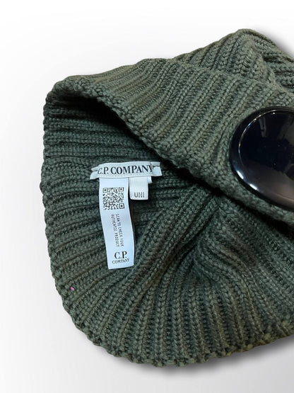 Hue Hat fra C.P. Company med briller i grøn khaki eller militær farve one size