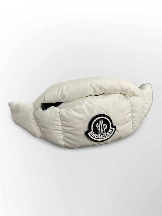Moncler Down Belt Bag i Hvid Brugt som ny