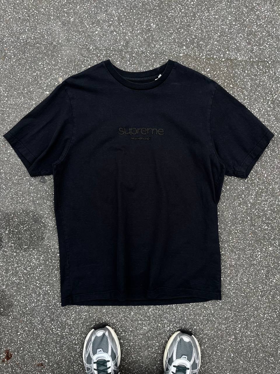 Supreme T-shirt Tee Beaded Logo i Large L herre Sort Black Used Brugt