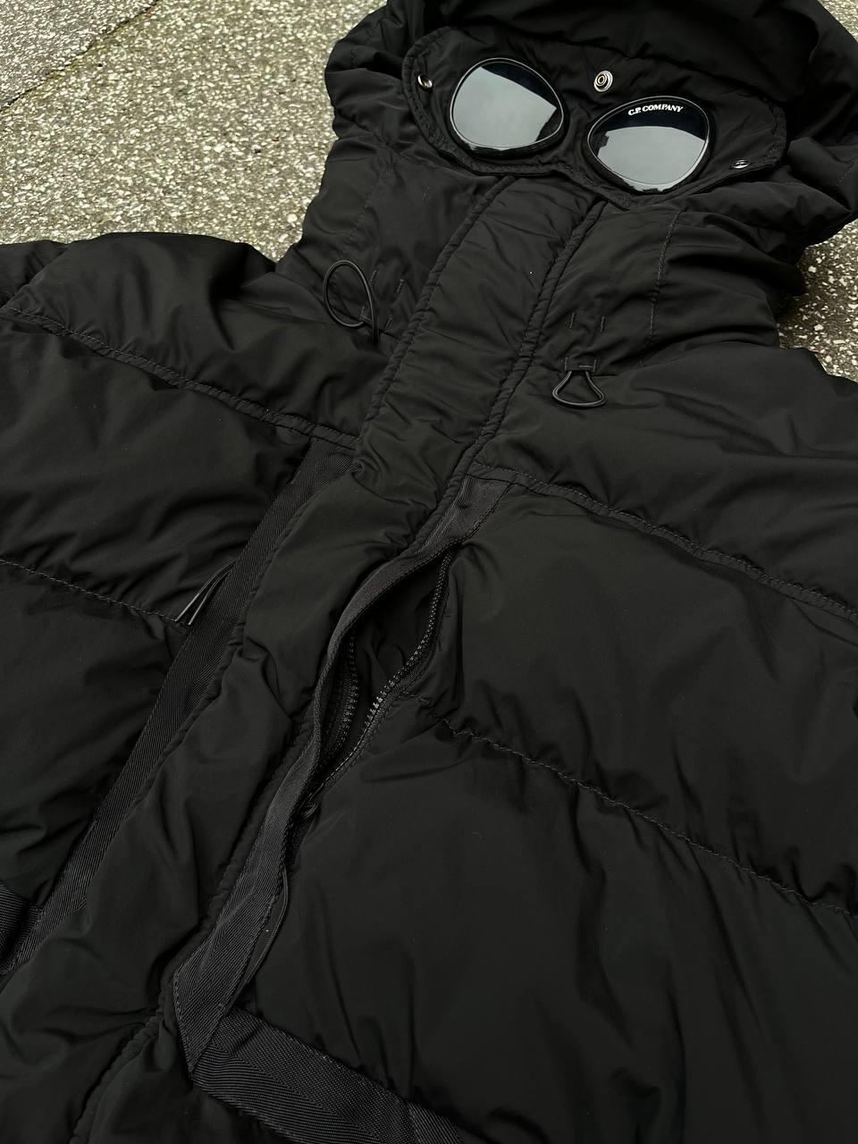C.P.Company Nycra-R puffer Jacket dynejakke dyn jakke Google Jacket fra C.P.Company vinterjakke i sort med briller størrelse 52 L large herre mænd