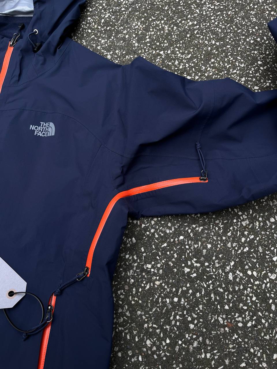 Regnjakke fra The North Face med Gore-tex membran i mørkeblå / Marina blå farve S dame