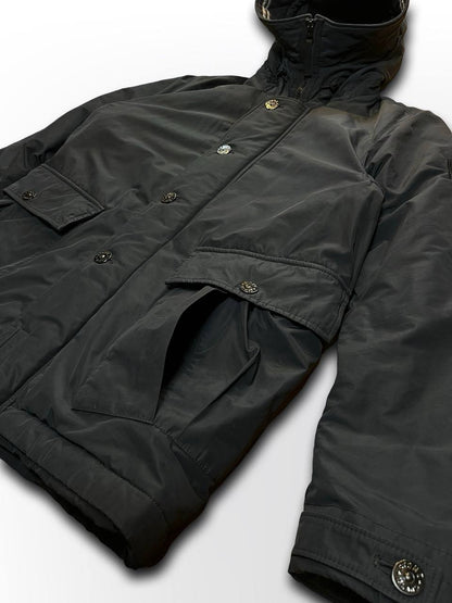 Brugt Vinterjakke Vinterfrakke Stone Island Micro Reps
With Primaloft®
Insulation Technology i mørkeblå M medium mænd.