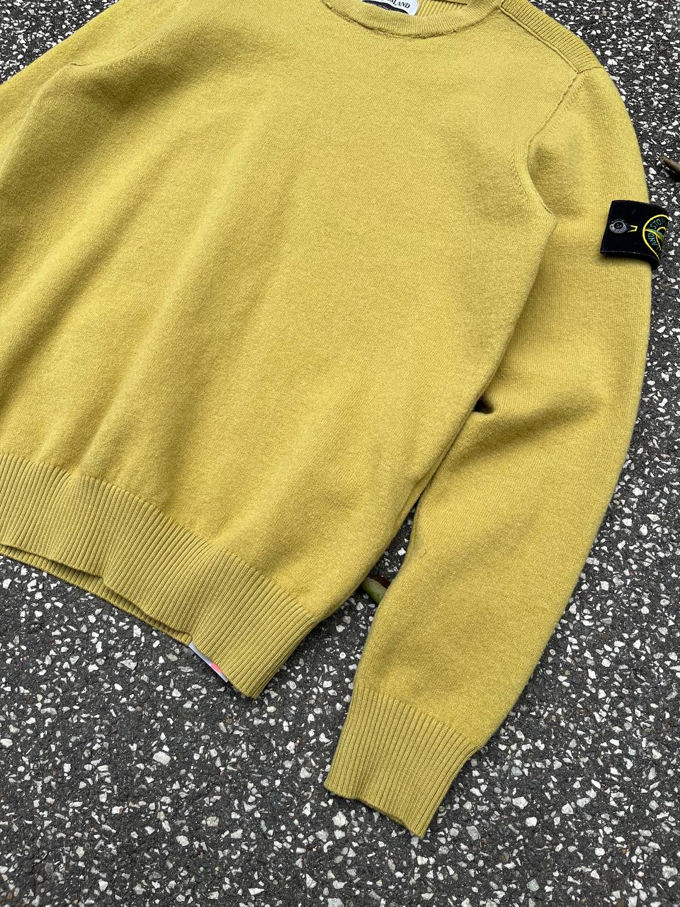 “Brugt Strik trøje fra Stone Island Sweater i uld S small i gul 7115591A1”