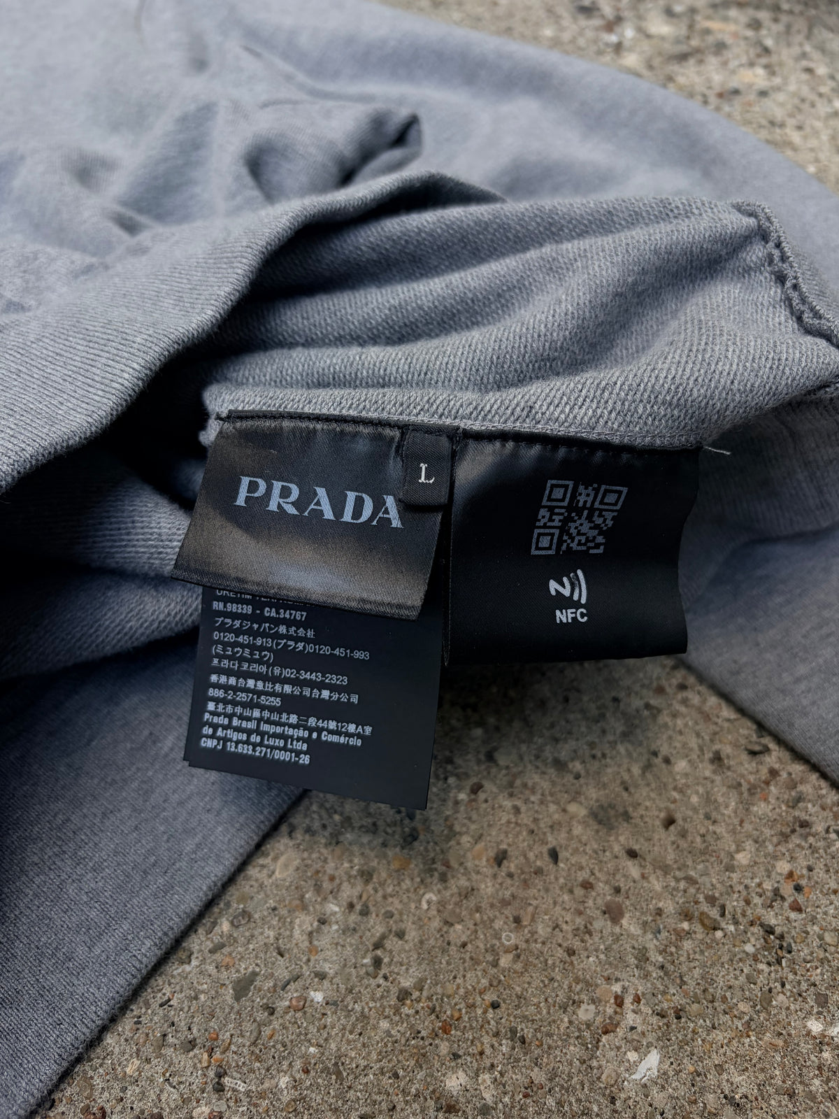 Prada Milano Logo Crewneck Sweatshirt – Grey – Large ( Fitter M )