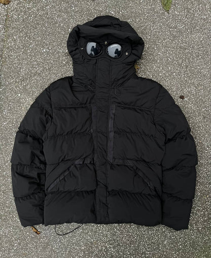 C.P.Company Nycra-R puffer Jacket dynejakke dyn jakke Google Jacket fra C.P.Company vinterjakke i sort med briller størrelse 52 L large herre mænd