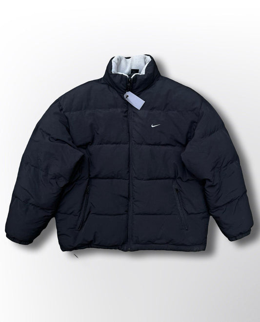 Brugt Used Vintage Nike vinter jacket puffer L large i sort med elastik i bunden og med hætten