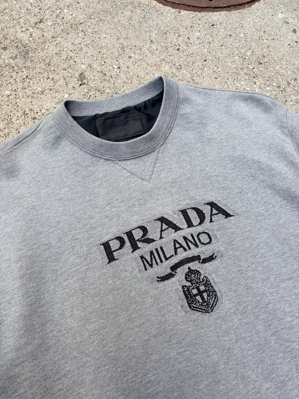 Prada Milano Logo Crewneck Sweatshirt – Grey – Large ( Fitter M )