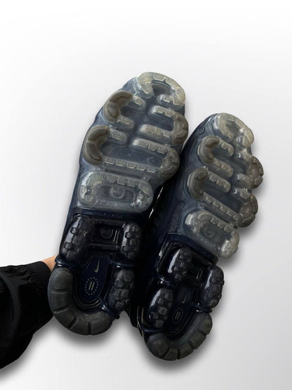Som nye Nike Vapor Max i 44,5 i mørkeblå med selvlysende logo og detaljer