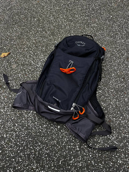 Brugt used Osprey rygsæk i sort 12L