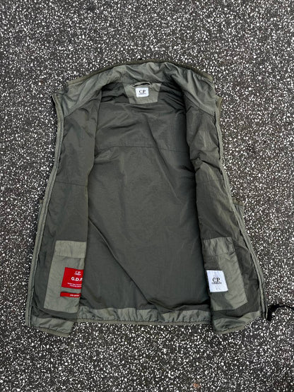 C.P. Company vest i khaki olive grøn frave i L large 50 med Polartec teknologi insulation
