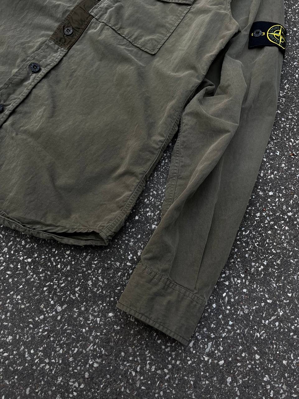 Stone Island Skjorte i Grøn Khaki M Medium Vintage Brugt Used