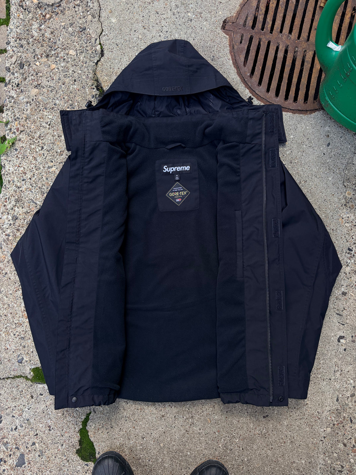 Supreme x AOI GORE-TEX Jacket – Black – Medium