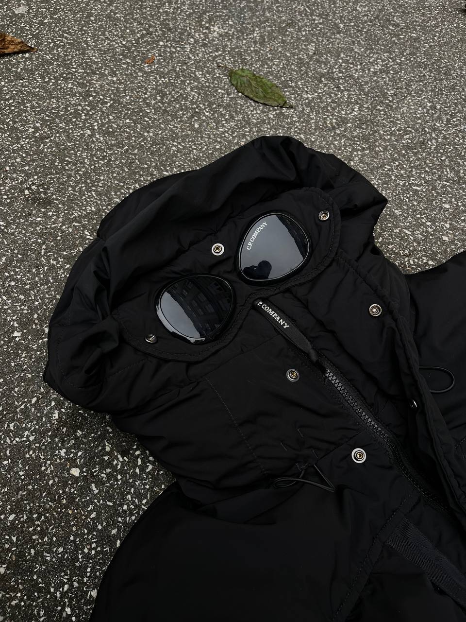 C.P.Company Nycra-R puffer Jacket dynejakke dyn jakke Google Jacket fra C.P.Company vinterjakke i sort med briller størrelse 52 L large herre mænd