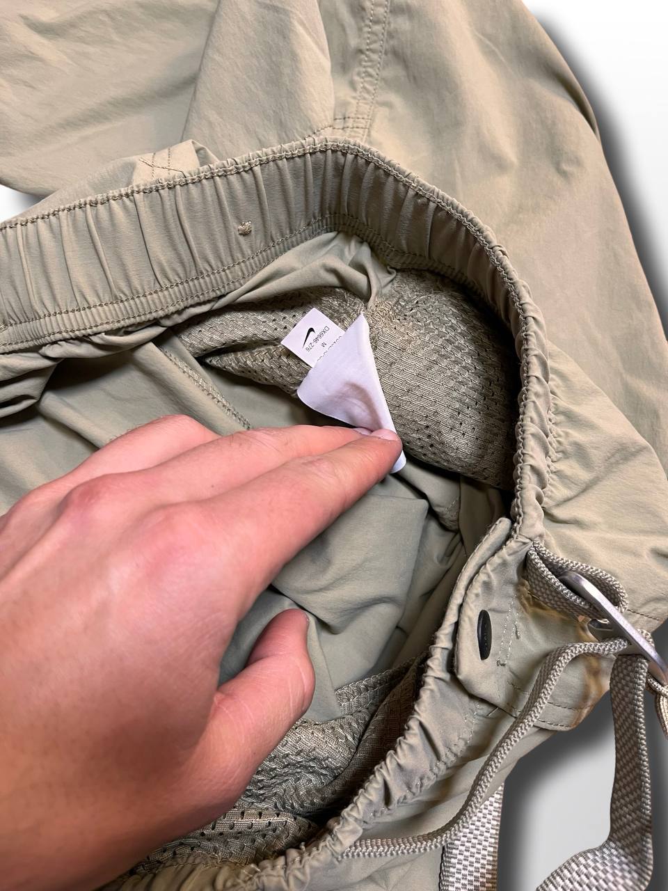 Nike ACG bukser shorts med bælte i beige i M medium mænd