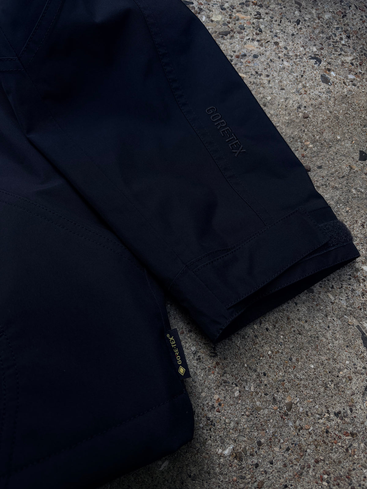 Supreme x AOI GORE-TEX Jacket – Black – Medium