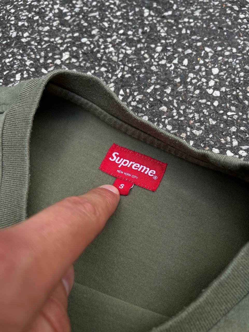 Supreme Etiqueta De La Propiedad T-Shirt Tee S Small Grøn Khaki Green Brugt Used