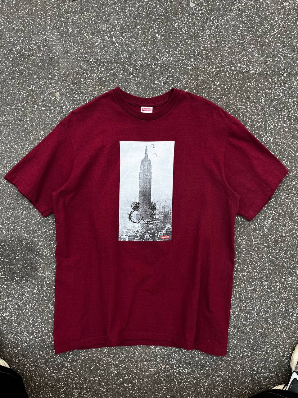 Supreme X Mike Kelley T-shirt Tee i Burgundy Farve M Medium herre Brugt Used