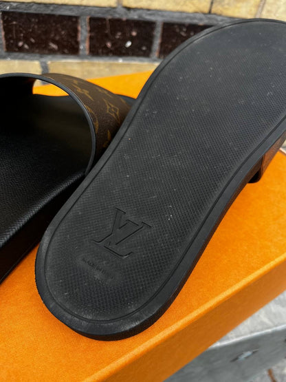 Louis Vuitton Slides Monogram Str. 43 / 9½