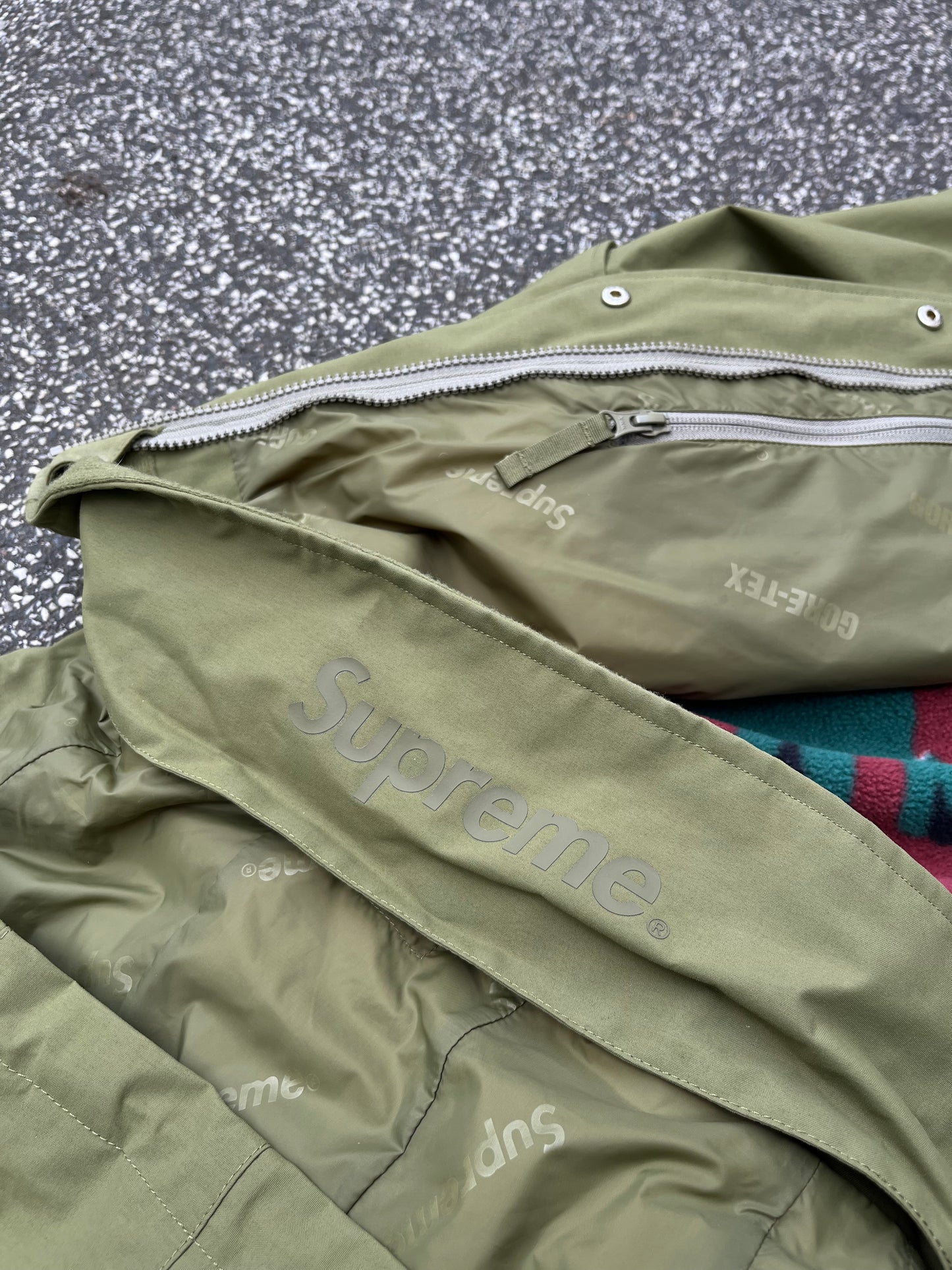 Supreme GORE-TEX Mountain Parka Olive / Camo Fleece S Small
