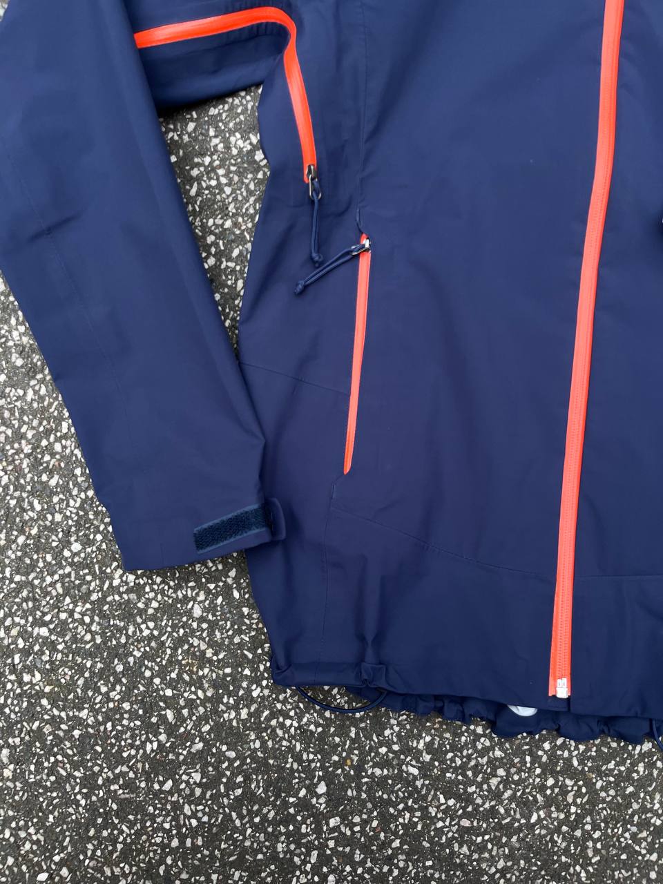 Regnjakke fra The North Face med Gore-tex membran i mørkeblå / Marina blå farve S dame