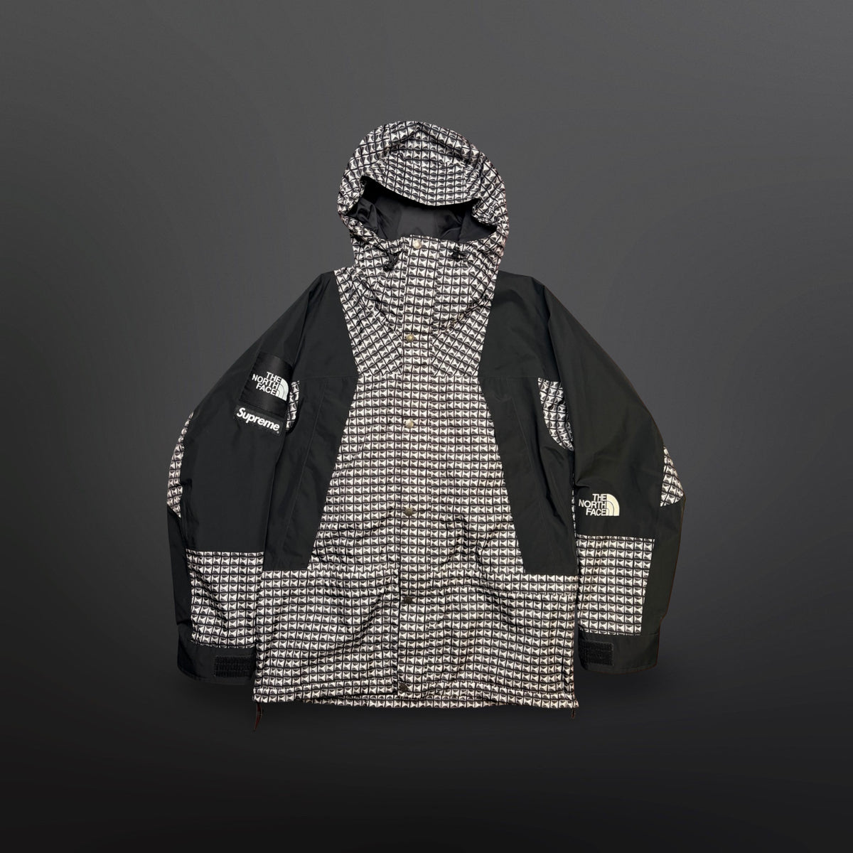Supreme x The North Face Studded Mountain Light Jacket – Black – Medium