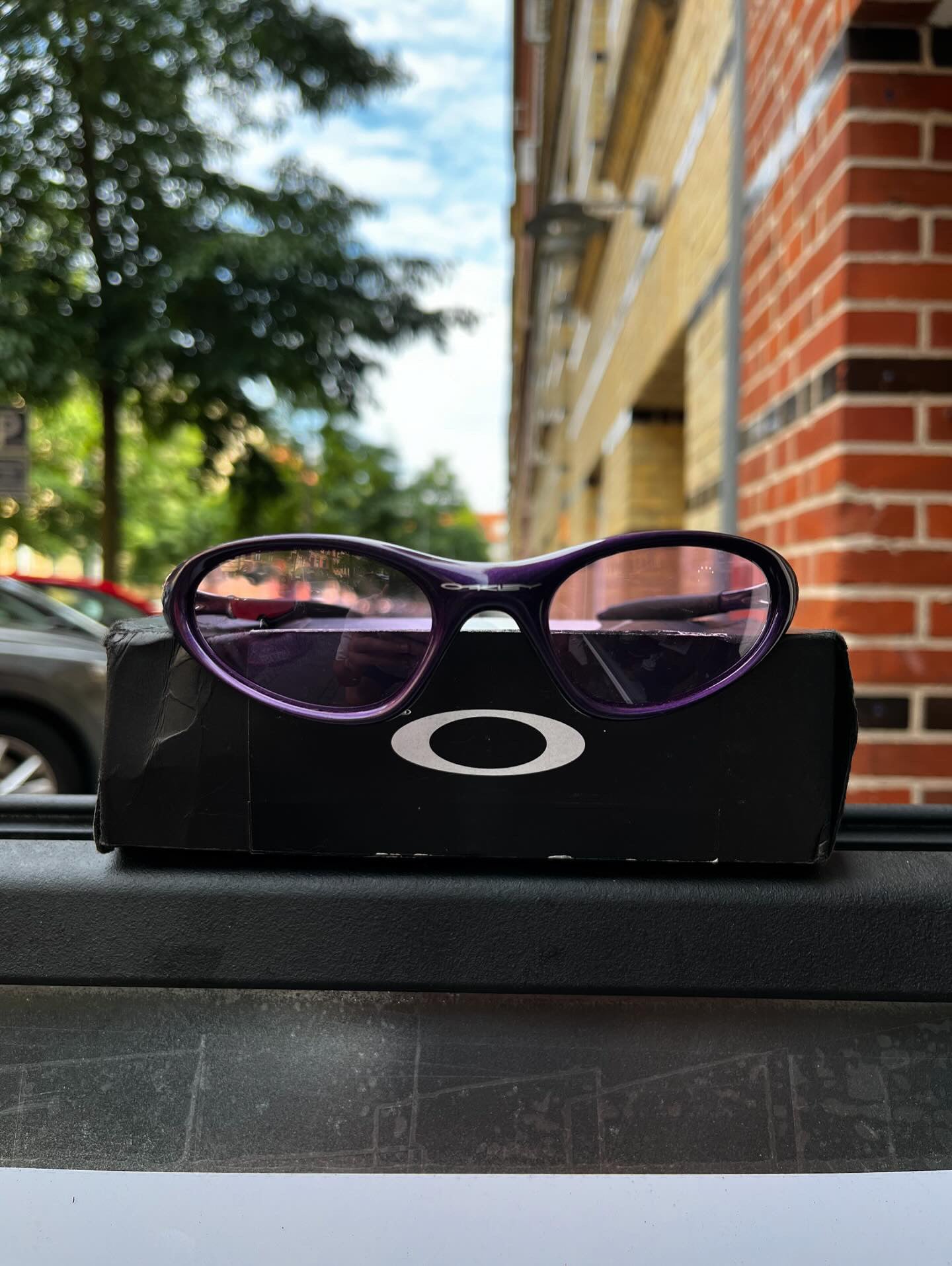 Brugte Oakley Minute 1.0 Violet
W/Black & Violet Iridium Lenses
Vintage Rare!