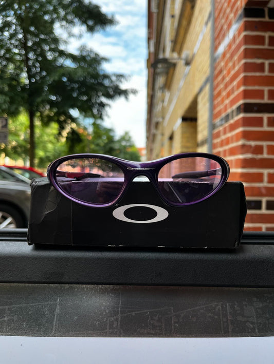 Brugte Oakley Minute 1.0 Violet
W/Black & Violet Iridium Lenses
Vintage Rare!