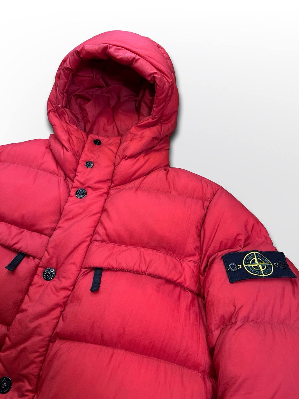 Brugt Stone Island Dunjakke Vinterjakke Micro Rip Stop Opaque Nylon Tela 30 Anni Anniversary i Rød unik model og farve i L large herre