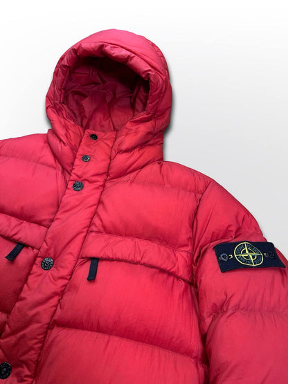 Brugt Stone Island Dunjakke Vinterjakke Micro Rip Stop Opaque Nylon Tela 30 Anni Anniversary i Rød unik model og farve i L large herre