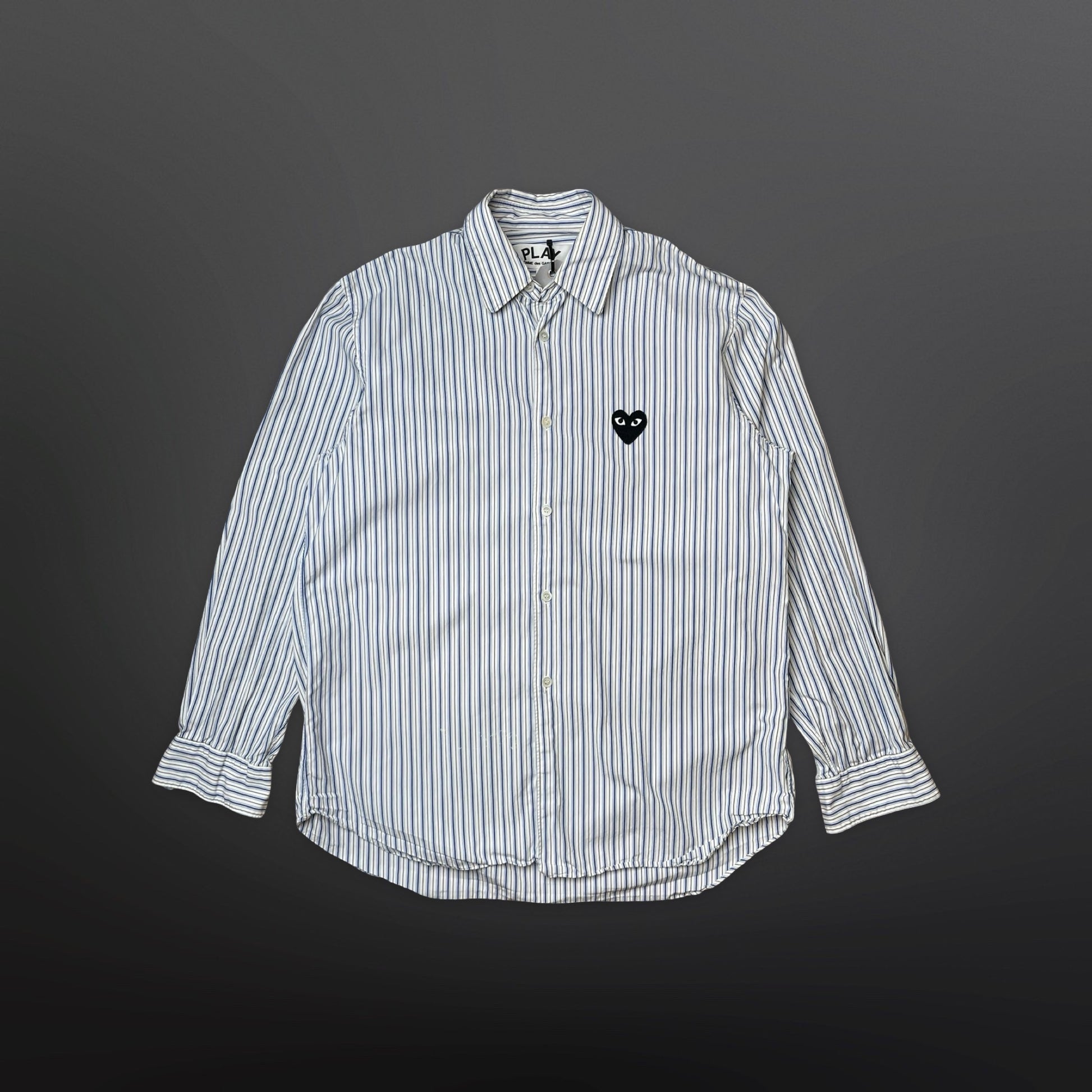 Comme des Garçons PLAY Stribet Skjorte – Hvid/Blå – Str. M