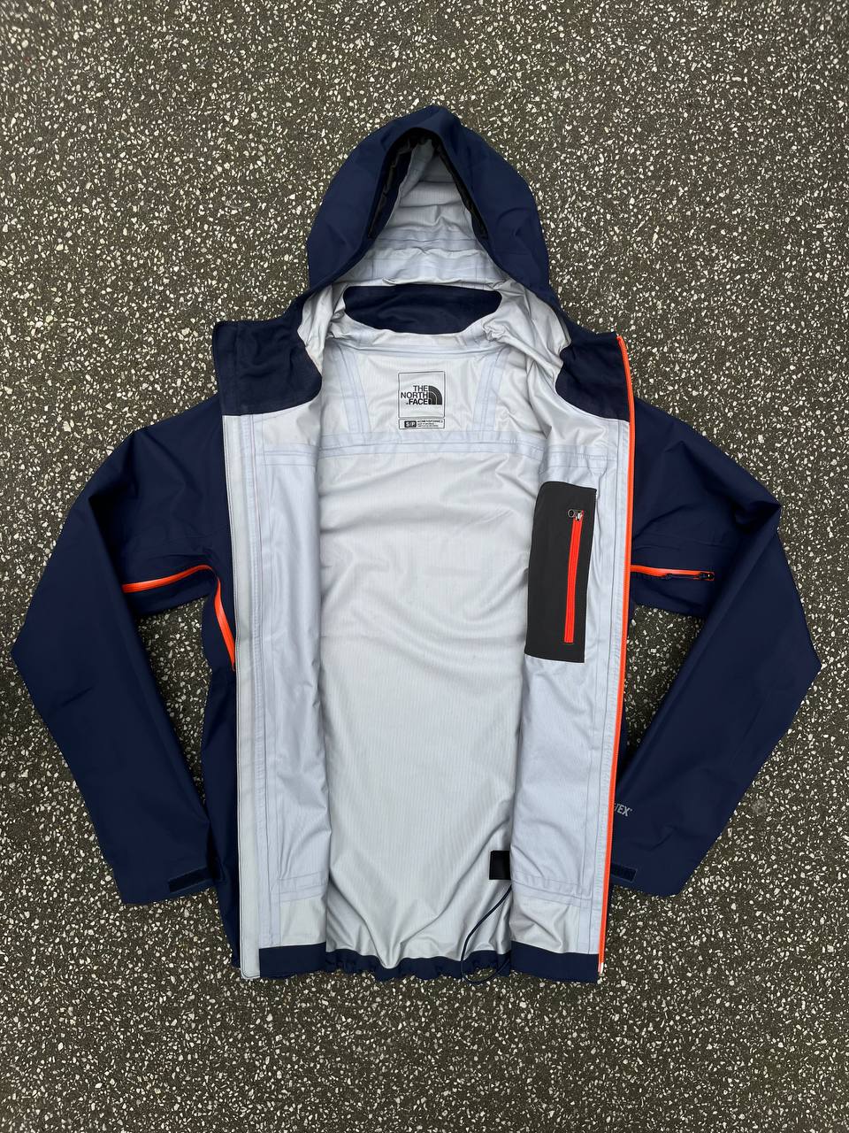 Regnjakke fra The North Face med Gore-tex membran i mørkeblå / Marina blå farve S dame