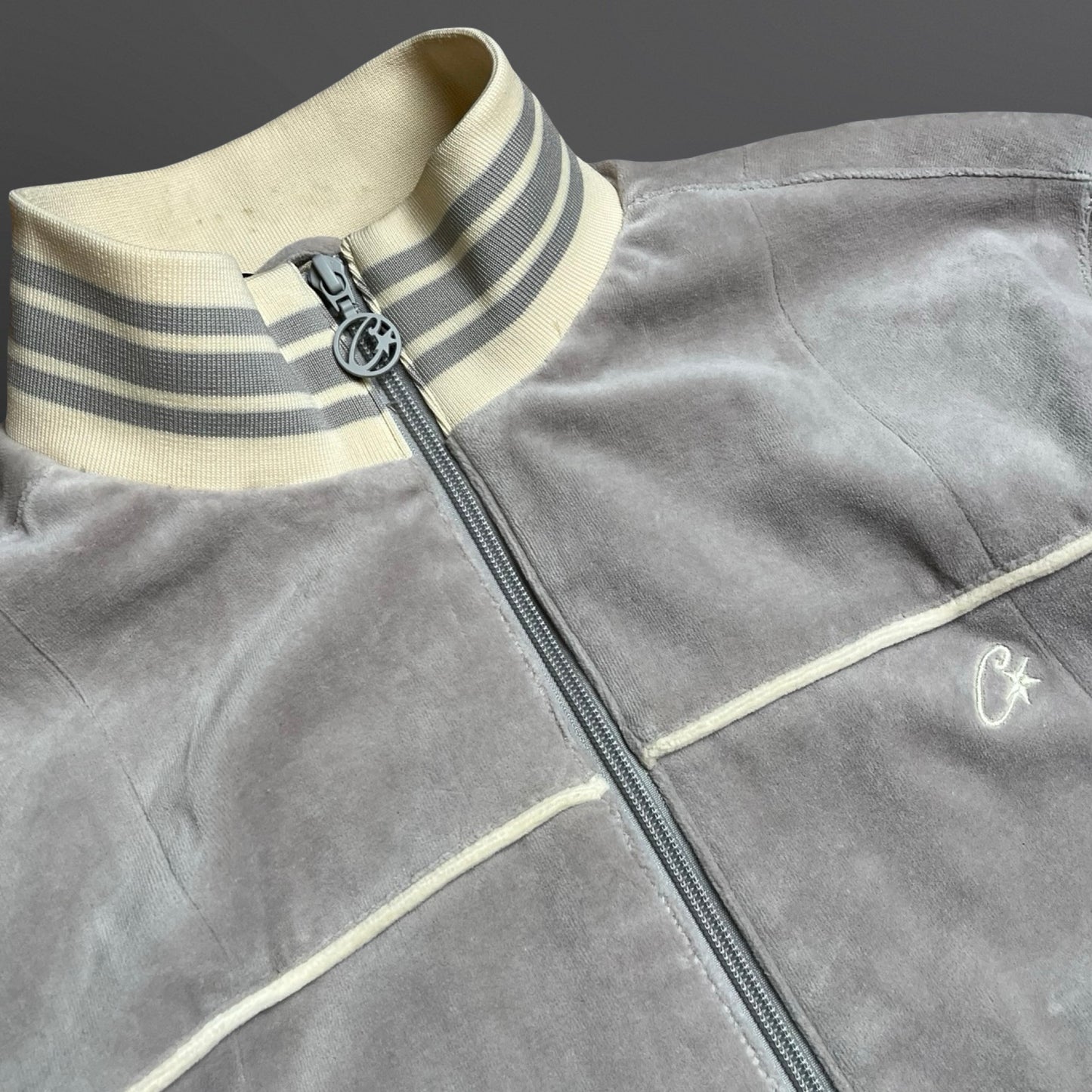 Corteiz VVS Uptown Velour Track Jacket – Grå – Str. M
