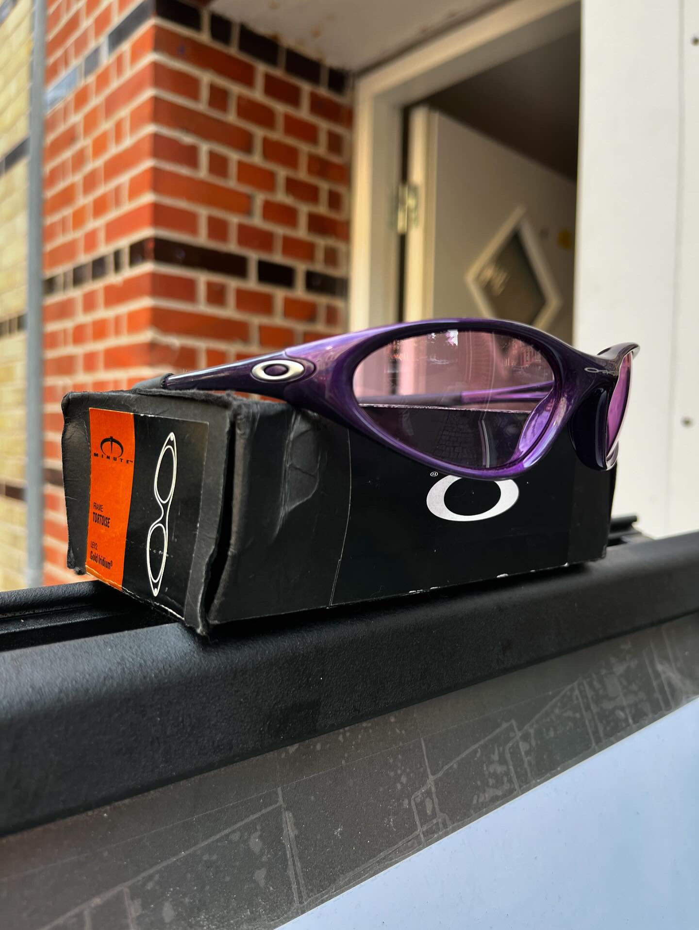Brugte Oakley Minute 1.0 Violet
W/Black & Violet Iridium Lenses
Vintage Rare!