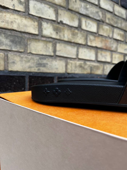 Louis Vuitton Slides Monogram Str. 43 / 9½