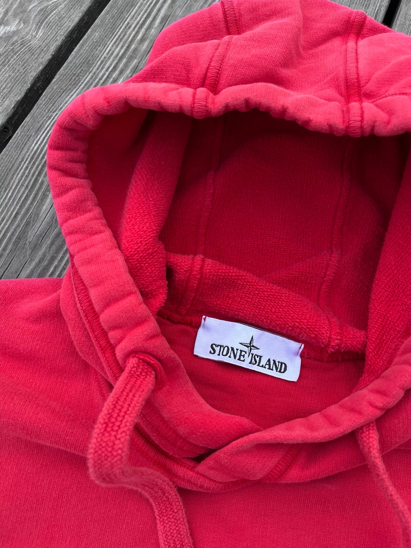 Hoodie / hættetrøje fra Stone Island i rød S Small