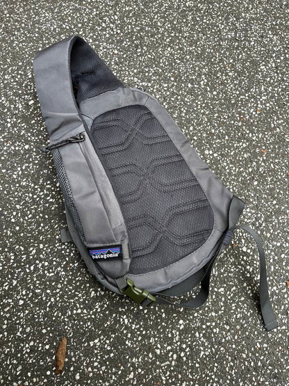 Patagonia Sling Bag Skuldertaske Atom 8L Grå