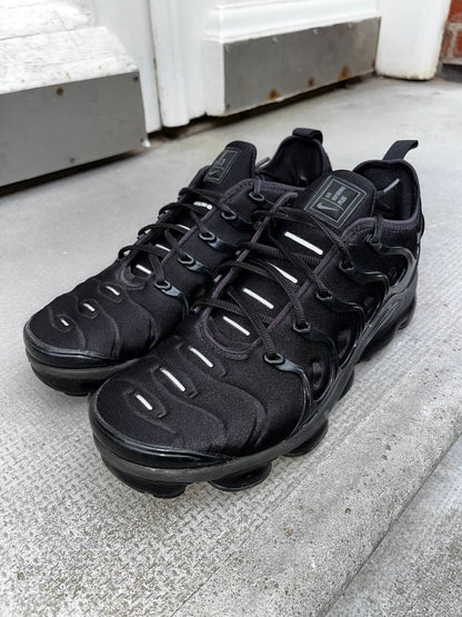 Nike Air Max VAPOMAX PLUS “TRIPLE BLACK” 42,5 US 9 Brugt Used
