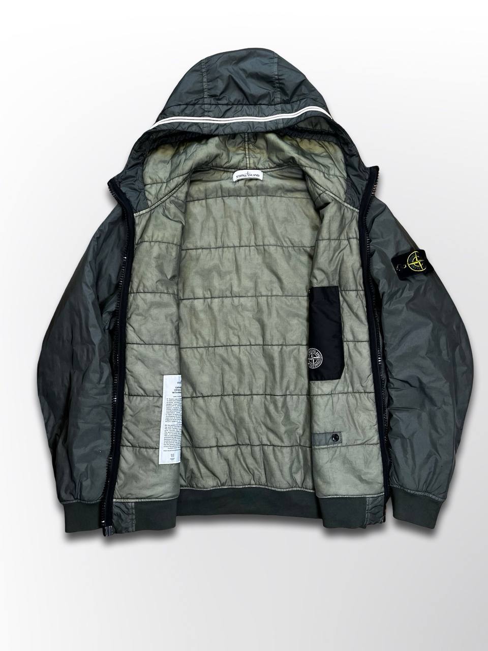 Brugt Used Stone Island Jakke Garment Dyed Crinkle Reps Ny With Primaloft®-Tc i Grøn Khaki farve L Large herre