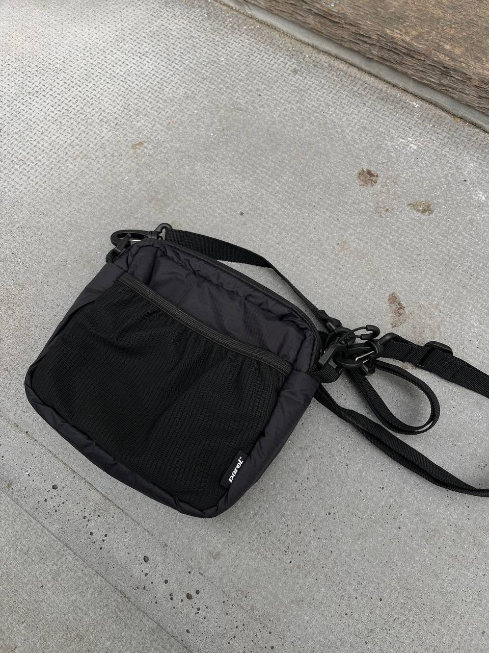 Parel Taske Messenger Sort Black Reflective Logo