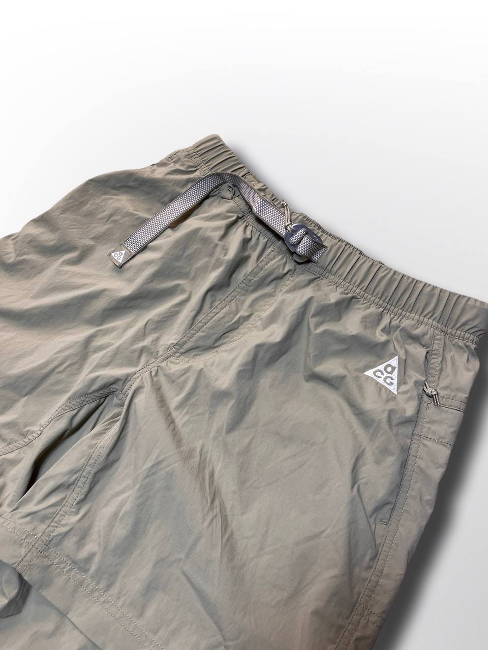 Nike ACG bukser shorts med bælte i beige i M medium mænd