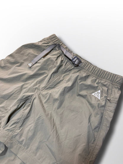 Nike ACG bukser shorts med bælte i beige i M medium mænd