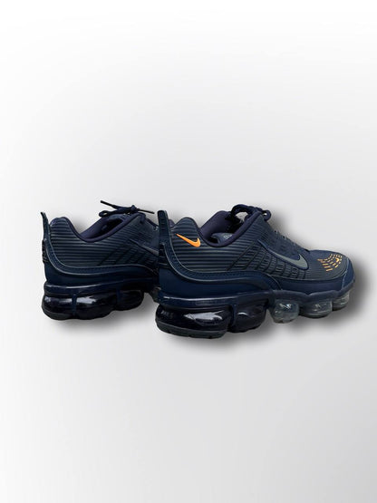 Som nye Nike Vapor Max i 44,5 i mørkeblå med selvlysende logo og detaljer