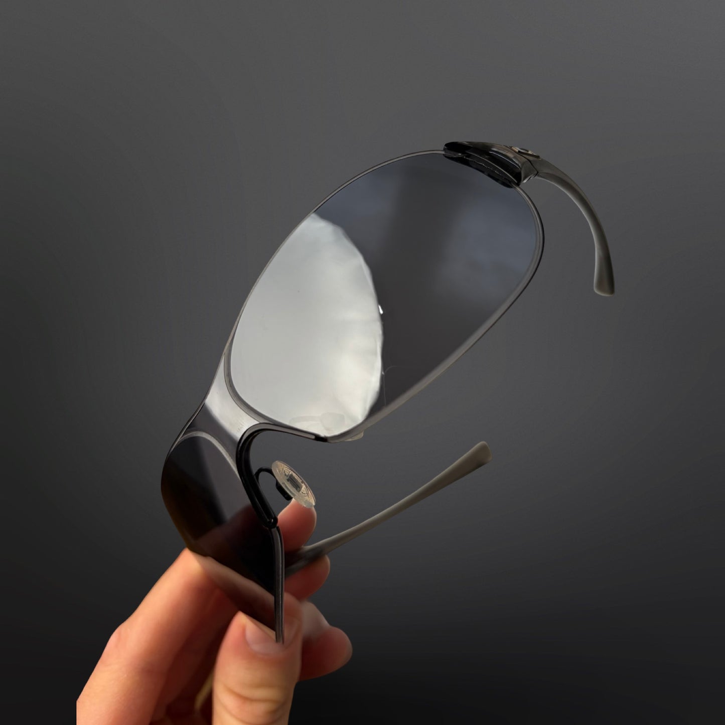 Oakley Conduct Solbriller Sunglasses – Smoke Lens / Grey Frame (Vintage Shield)