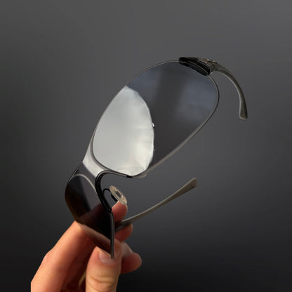Oakley Conduct Solbriller Sunglasses – Smoke Lens / Grey Frame (Vintage Shield)