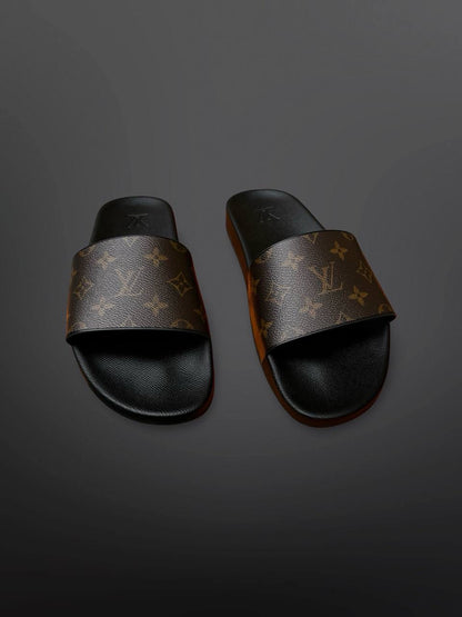 Louis Vuitton Slides – Monogram – Str. 43 / 9½