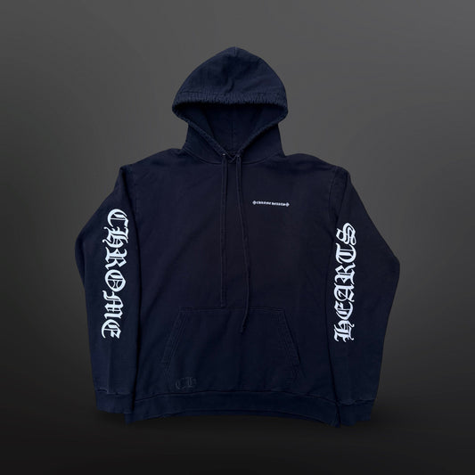 Chrome Hearts hoodie Large – mørk front med brystlogo, hvidt ærmeprint og kængurulomme