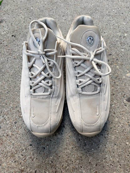 Originalfoto af beige Nike NOCTA sneakers – 3269